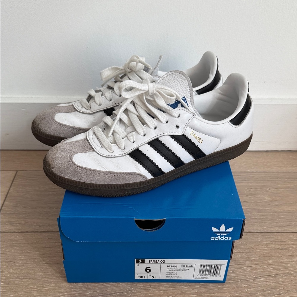 Adidas Samba OG, Cloud White / Core Black / Gum, Men’s 6, Women’s 7